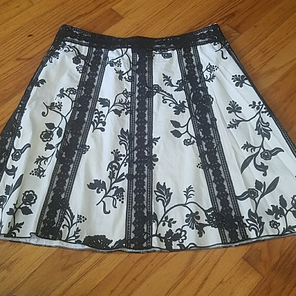 Floral and Lace skirt - Picture 1 of 2